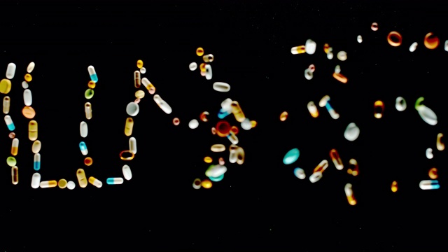 SLO MO LD的“疾病”碑文制成的五颜六色的药片和胶囊飞向空中视频素材