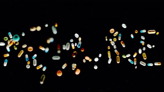 SLO MO LD的“药”题字由五颜六色的药片、药丸和胶囊飞向空中视频下载