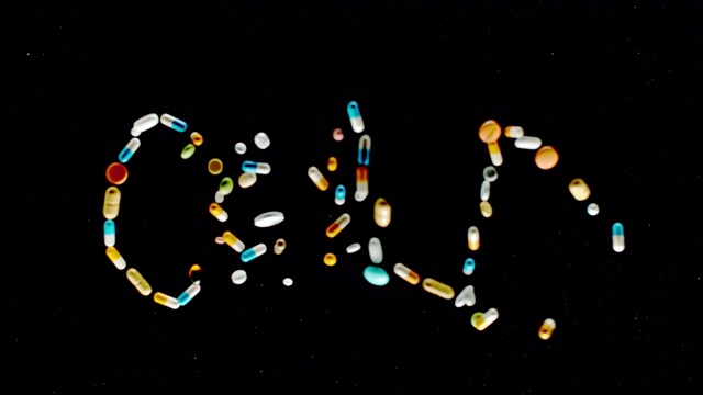 SLO MO LD“冷”字由五颜六色的药片、药丸和胶囊飞向空中视频素材