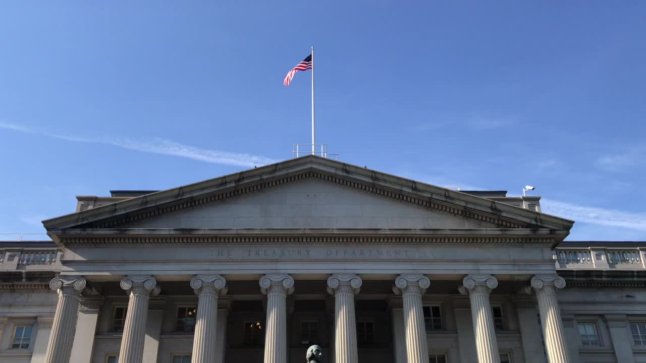 视频/美国财政部。北侧建筑，蓝天。视频素材