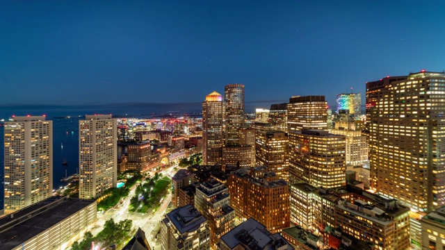 延时:美国马萨诸塞州波士顿市中心夜间全景视频素材