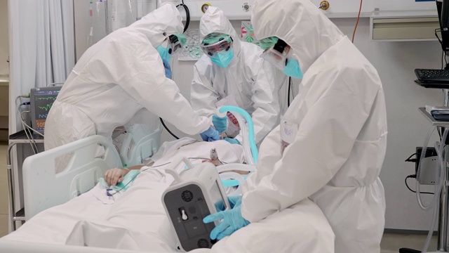 医疗团队将病人转移到重症监护室的实时视频视频素材
