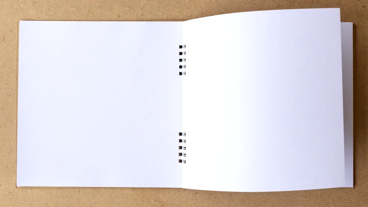 4k停止运动书动画打开白色空白页，在木制背景上写作。视频下载