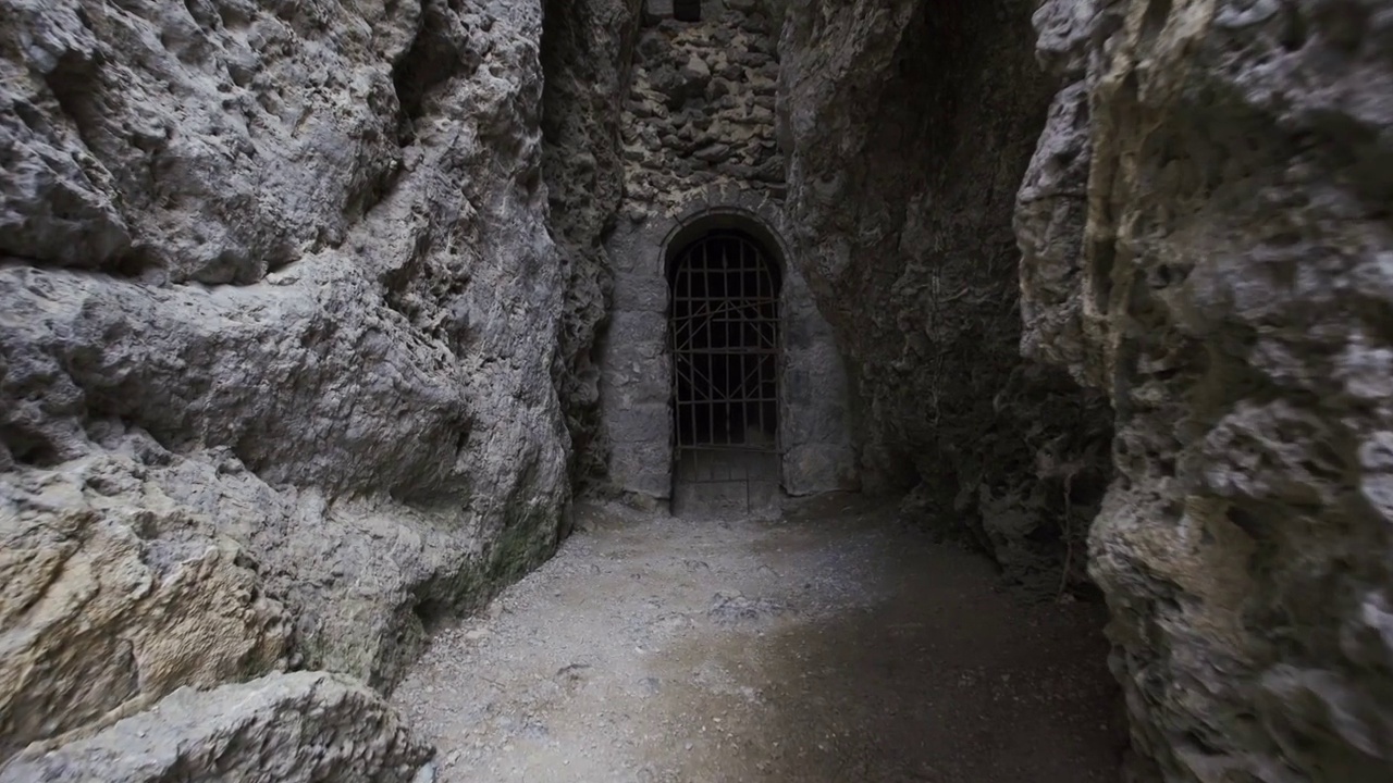 德林库尤地下城是土耳其卡帕多西亚的一座古老的多层洞穴城市视频素材