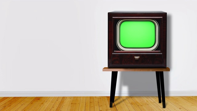 复古电视与色度键屏幕在白色房间与拷贝空间的MYS视频素材