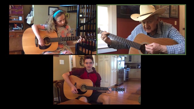 老爷爷教他的两个孙子如何通过视频通话(音频)弹奏原声吉他视频素材
