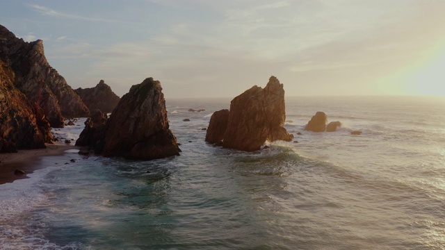 空中WS风景在葡萄牙普拉亚达熊海滩视频下载