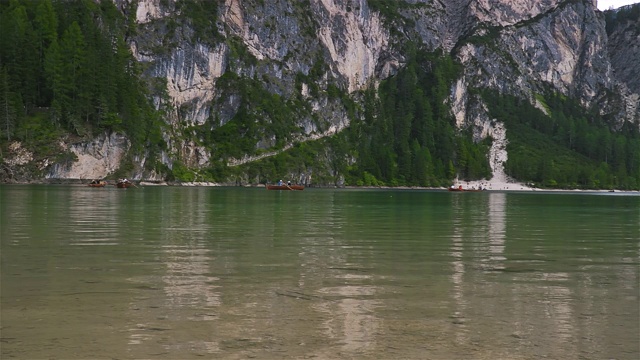 多洛米人山上的布拉斯湖，尤蒂罗尔，意大利视频下载