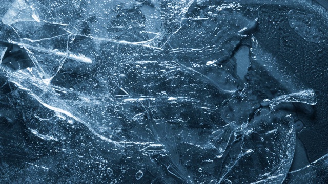 融化的冰纹理的特写。视频素材