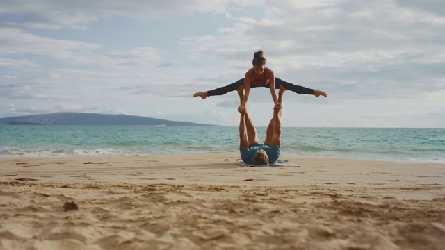 美丽的海滩瑜伽视频下载