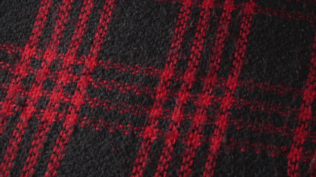 方格毛料或腈纶面料，红黑色暖巾，男女皆可视频下载