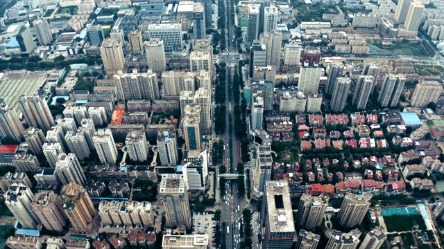 鸟瞰图的城市景观和交通视频素材