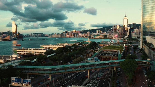 香港的城市航拍，市中心的摩天大楼视频下载