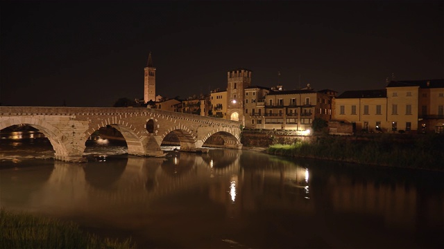 阿迪杰河上维罗纳的皮特拉桥。意大利视频下载