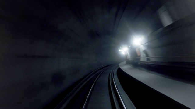 地铁隧道的火车视频素材