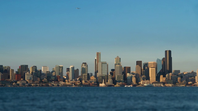 日落时的西雅图市中心摩天大楼视频下载