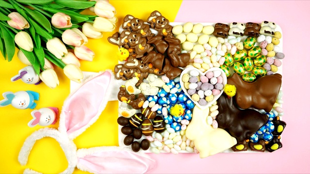 复活节快乐，巧克力，糖果，鸡蛋和兔子吃盘子停止运动。视频素材