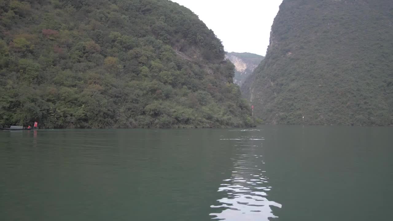 从瞿塘峡上游船，三峡，长江，中华人民共和国，亚洲视频素材