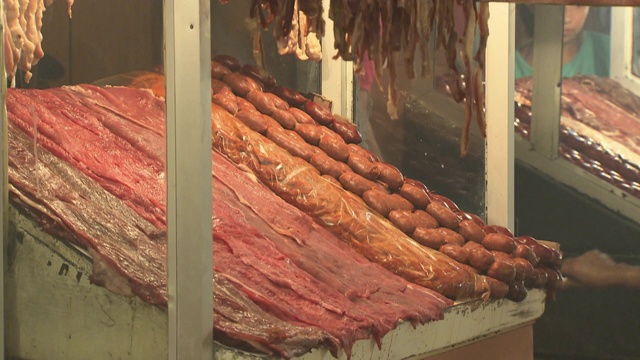 墨西哥瓦哈卡市的市场上烹煮的肉视频下载