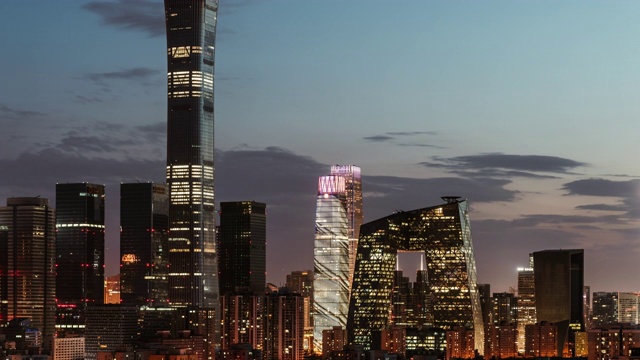 T/L ZI鸟瞰图北京天际和市中心在黄昏/北京，中国视频素材