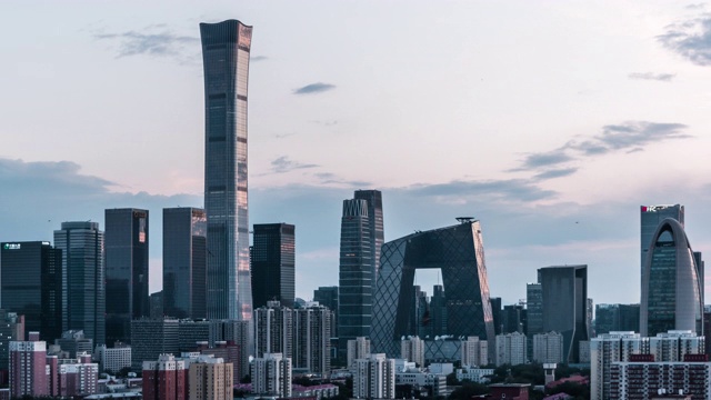 T/L TU鸟瞰图北京天际线和市中心，白天到夜晚过渡/北京，中国视频素材