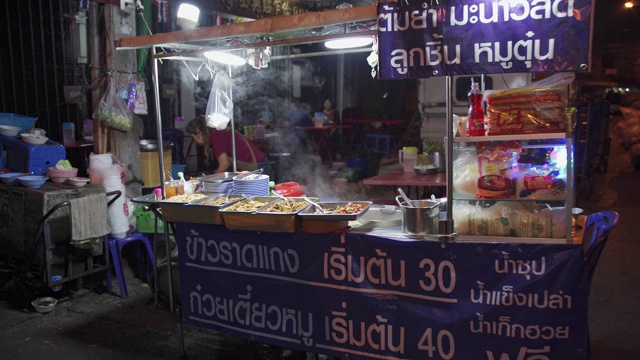 泰国曼谷唐人街夜市的街头小吃，东南亚，亚洲视频下载
