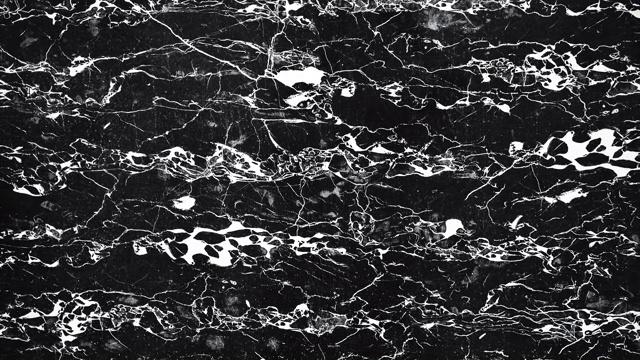 黑色大理石，白色小裂纹。天然石材的纹理背景。伸缩镜头运动视频下载
