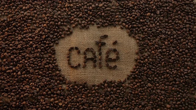 外观字母cafe -西班牙咖啡。手，粗麻布，咖啡豆视频下载