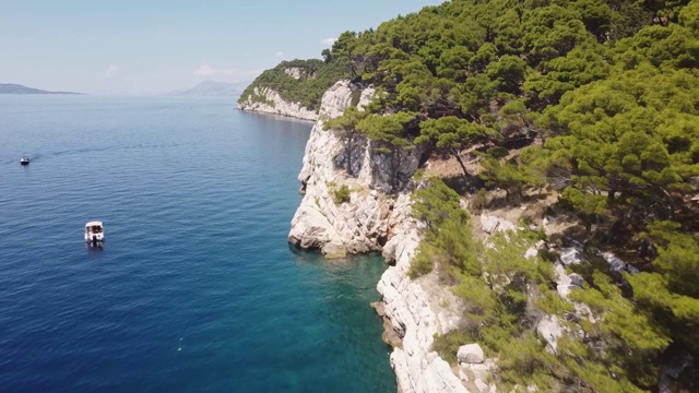 克罗地亚和达尔马提亚美丽海岸的鸟瞰图视频素材