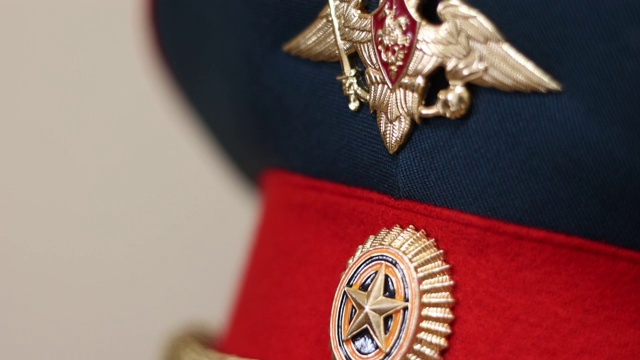 俄国警察的尖帽-慢摇拍摄视频下载