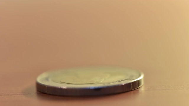 硬币移动在定格运动Vdo。视频素材