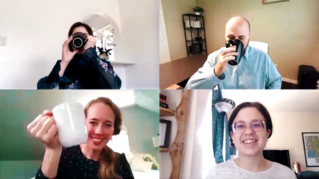 业务团队以咖啡杯庆祝的祝酒词结束虚拟会议视频素材