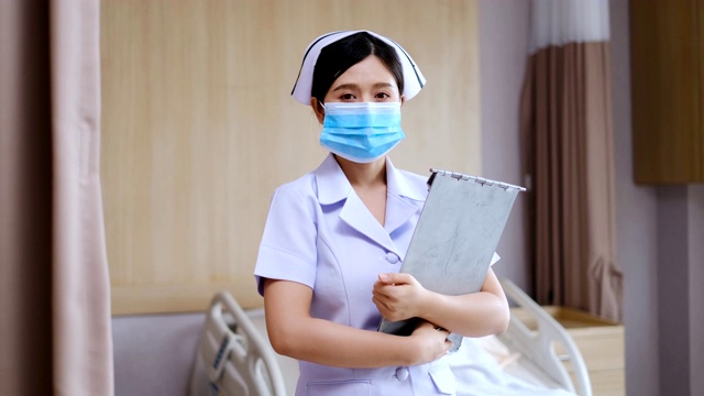 在亚洲的医院里穿着白色制服的女护士的肖像视频下载