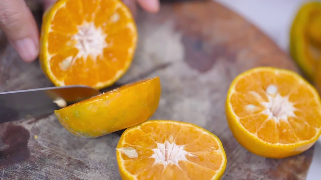 把橙子切成两半视频素材