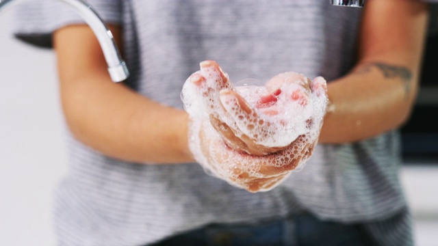 经常洗手是去除细菌的最好方法之一视频素材