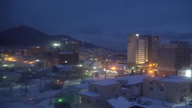日本函馆城市天际线被雪覆盖视频素材