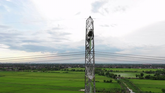 架空电塔在农村储存视频视频素材