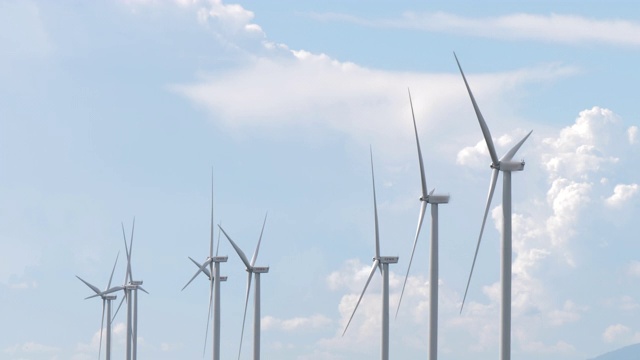 风力涡轮机，可再生电力能源。视频素材
