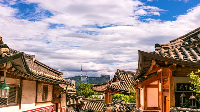韩国首尔北川韩屋村的传统韩国风格建筑。视频素材