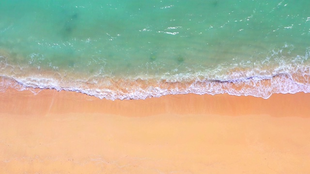 无人机的观点。美丽的碧绿的冲绳海滩。视频素材