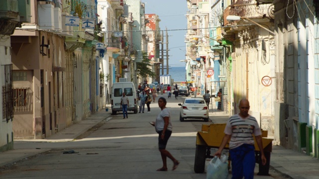 古巴哈瓦那通往马勒孔的城市街道视频下载