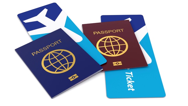 乘飞机旅行的国际护照页间机票视频素材