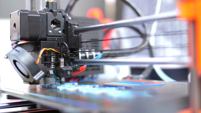 3D打印机制作塑料模型视频下载