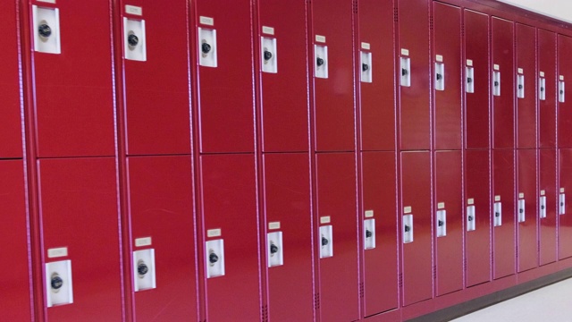 空荡荡的高中走廊视频素材