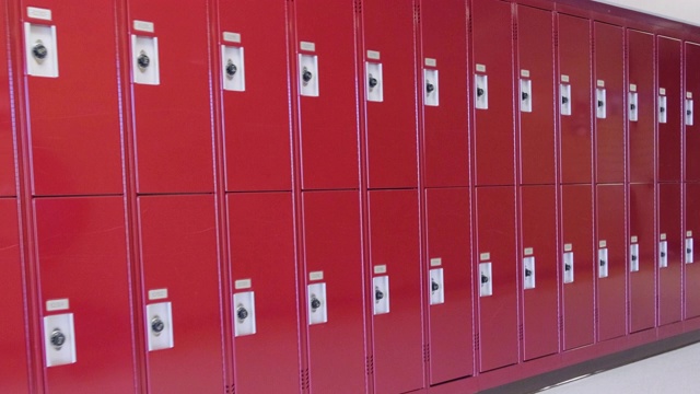 空荡荡的高中走廊视频素材