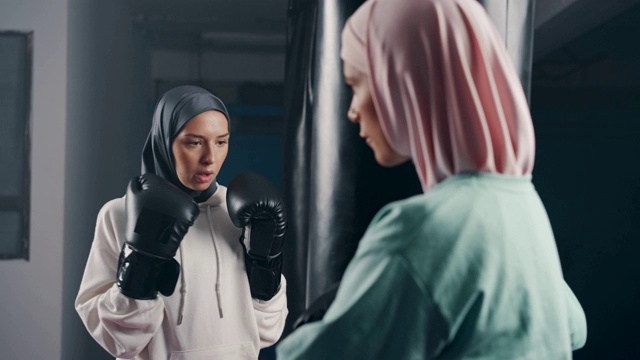 穆斯林运动妇女跆拳道视频下载