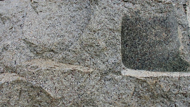 未经加工的灰色石头纹理岩石特写视频下载