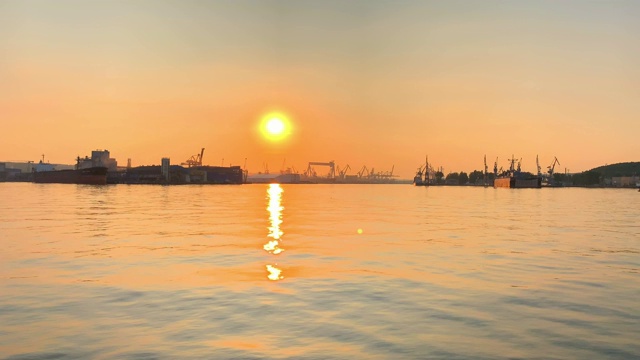 格丁尼亚港的日落视频素材