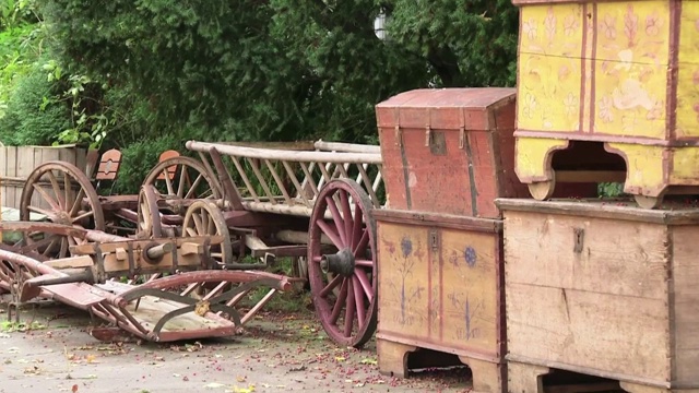 旧的马车和箱子视频下载