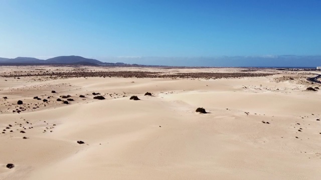 鸟瞰图著名的沙丘，在Corralejo, Fuerteventura，西班牙视频下载